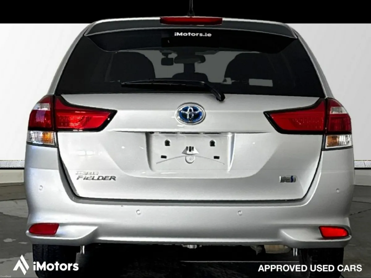 Toyota Corolla Fielder EX HYBRID AUTOMATIC - Image 4