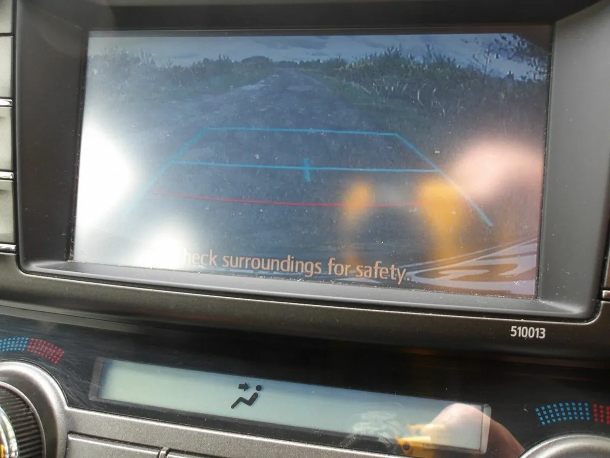 Toyota RAV4 D-4D 125 (2.0) 2WD Sol ** FULL-LEATHER - Image 3