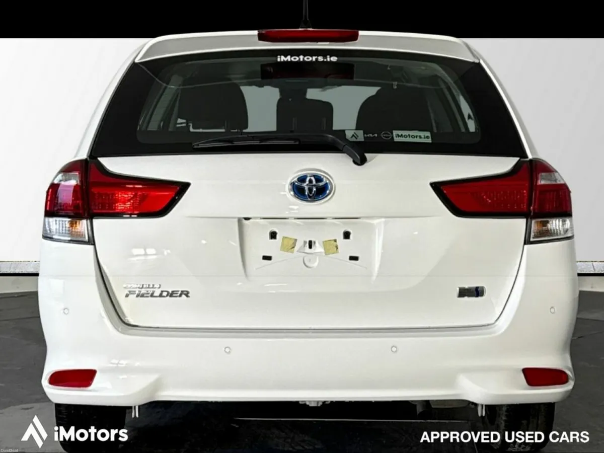 Toyota Corolla Fielder EX HYBRID AUTOMATIC - Image 4