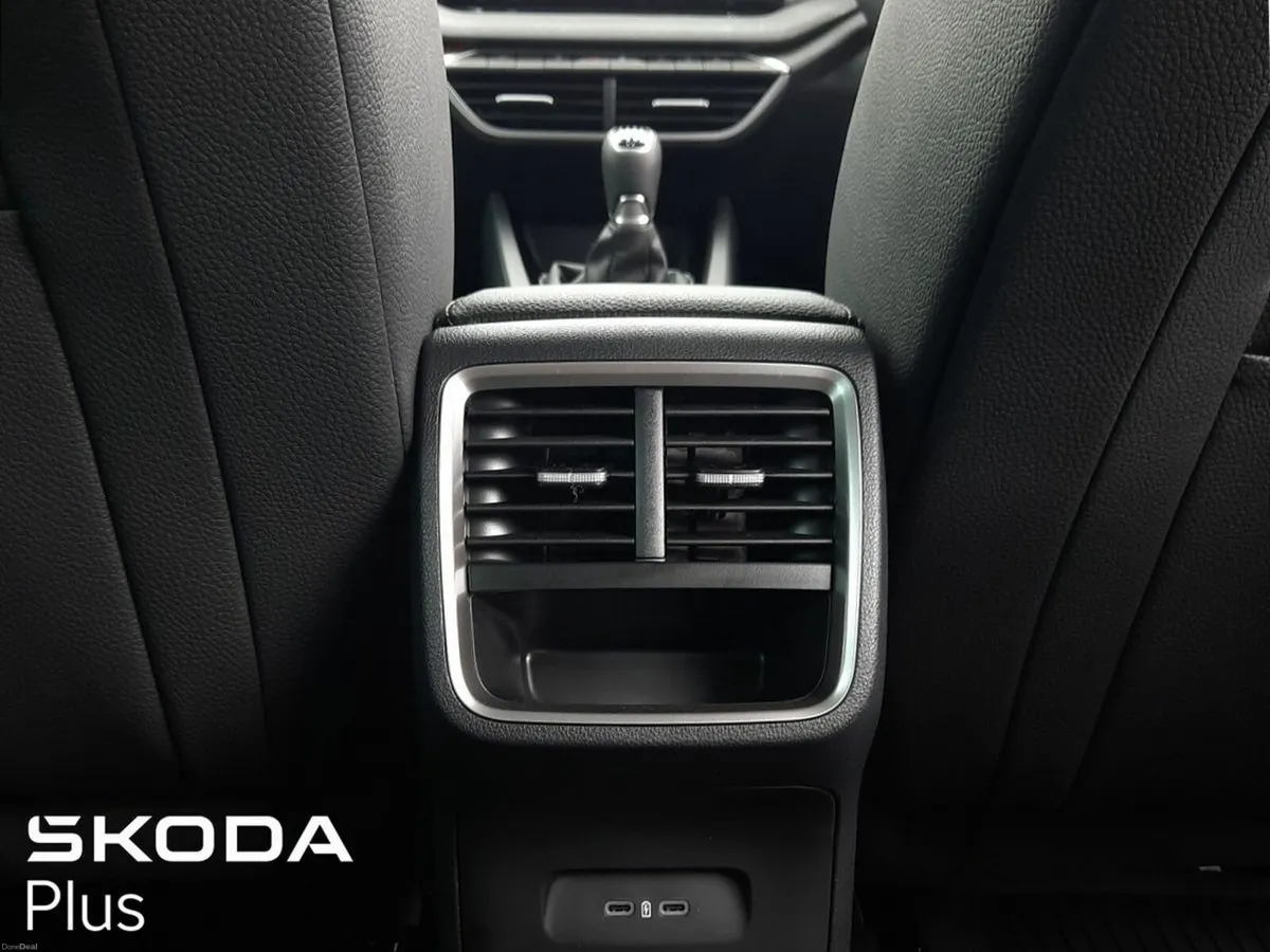 Skoda Octavia **PETROL COMBI**TOP SPEC - SELCTION - Image 4