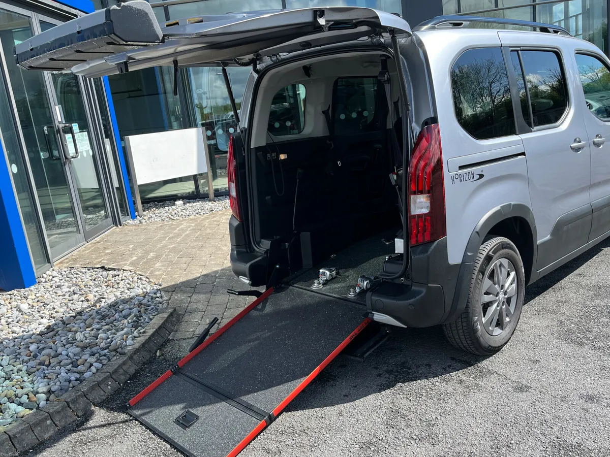 2023 Peugeot Rifter Wheelchair Accessible - Image 6