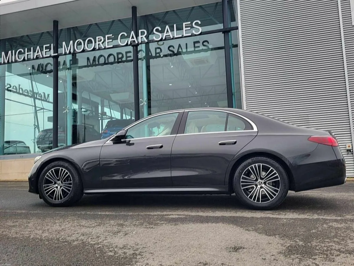 Mercedes-Benz E-Class E220d AVANTGARDE PLUS AUTO * - Image 5