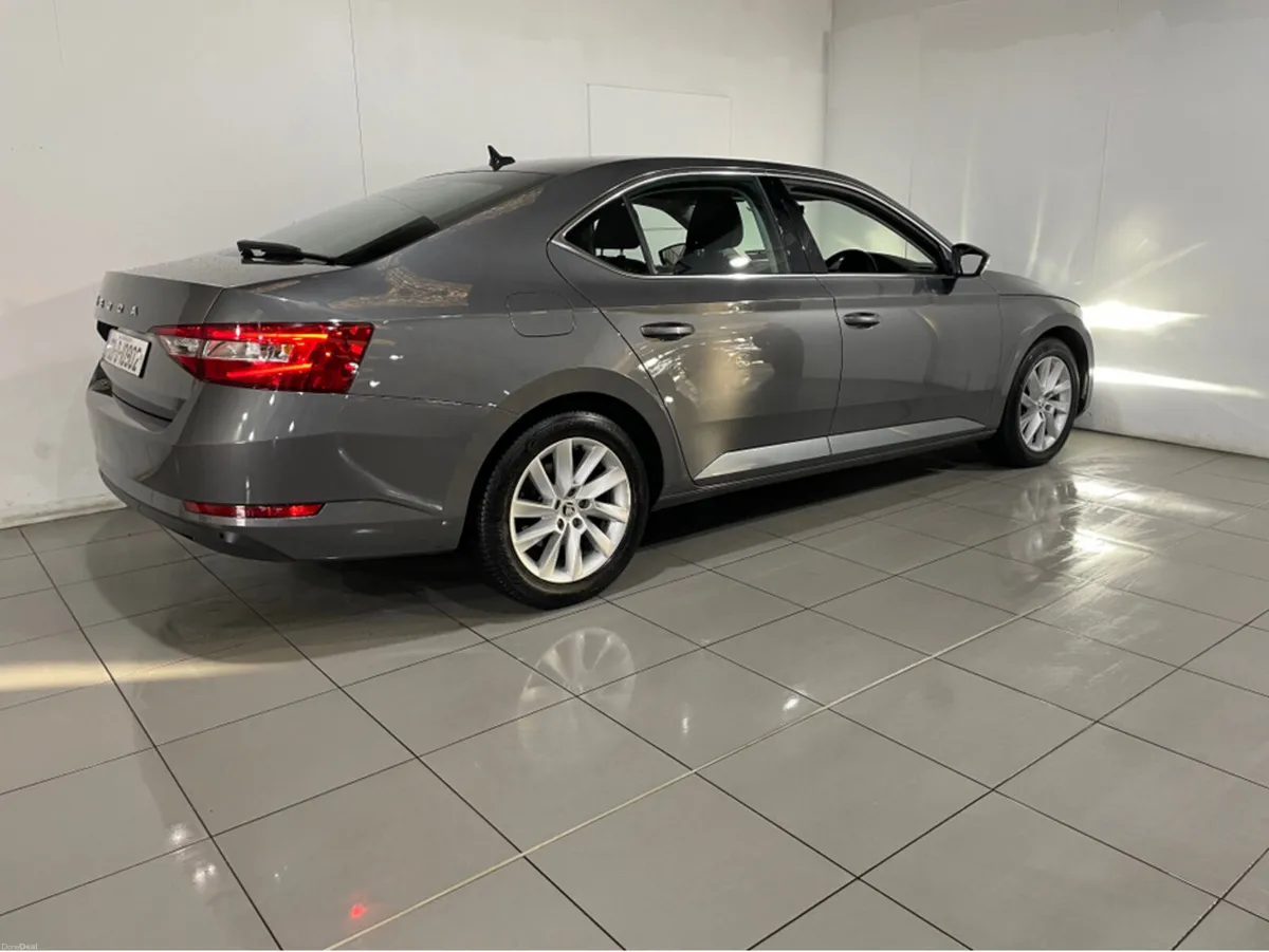 Skoda Superb AMBITION 2.0 TDI 150HP 5DR FULL SERVI - Image 3