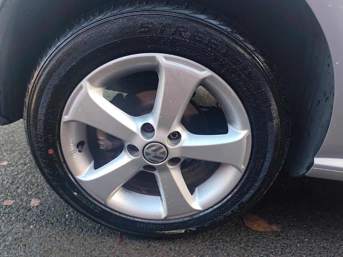 Volkswagen Polo 1.2 auto tiny km  high spec 2014 - Image 4