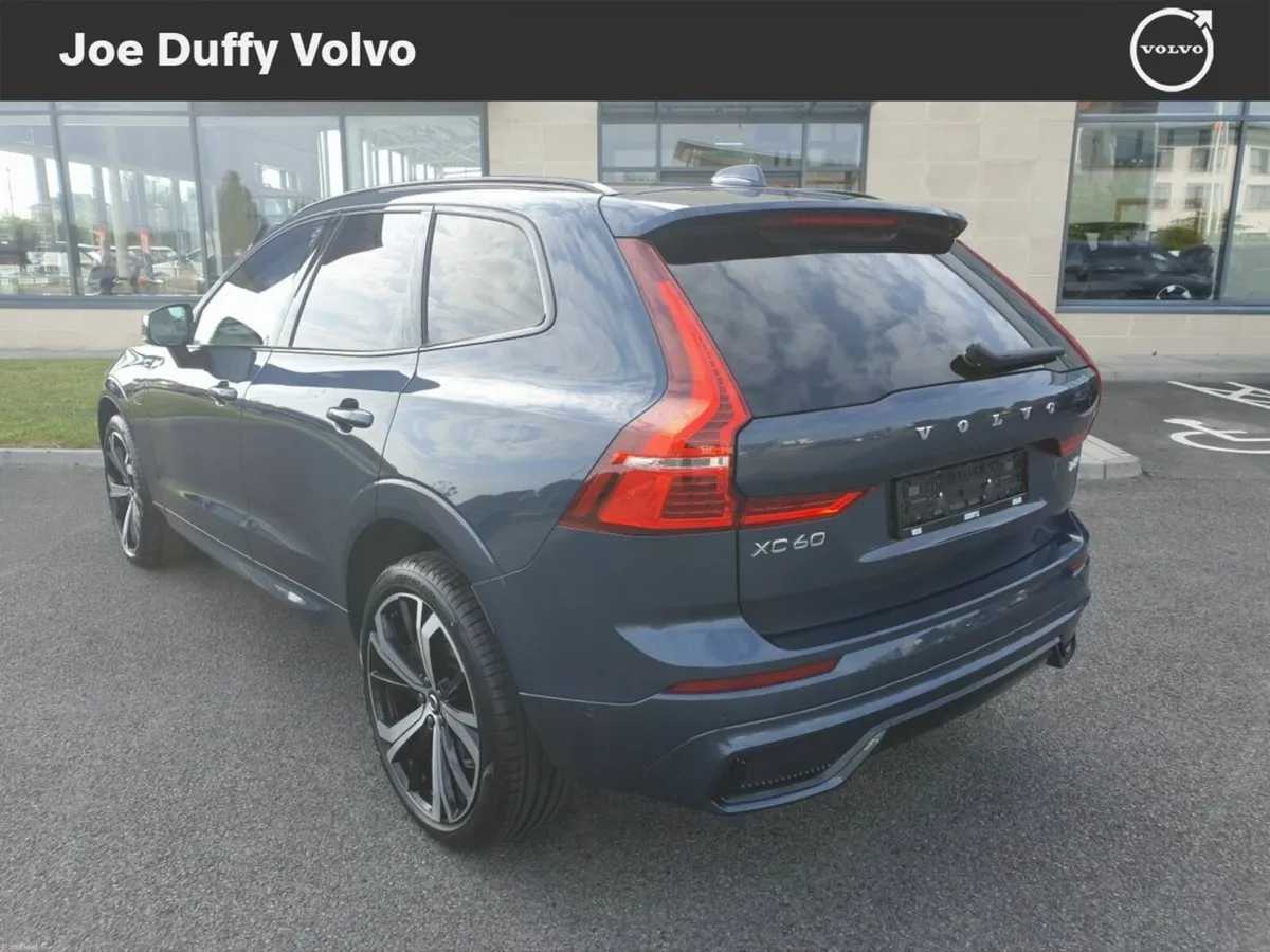 Volvo XC60 T6 AWD PHEV Ultra Dark - Image 4