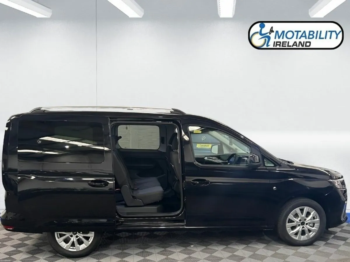 Ford Tourneo Connect Titanium 1.5 PHEV Hybrid Whee - Image 3