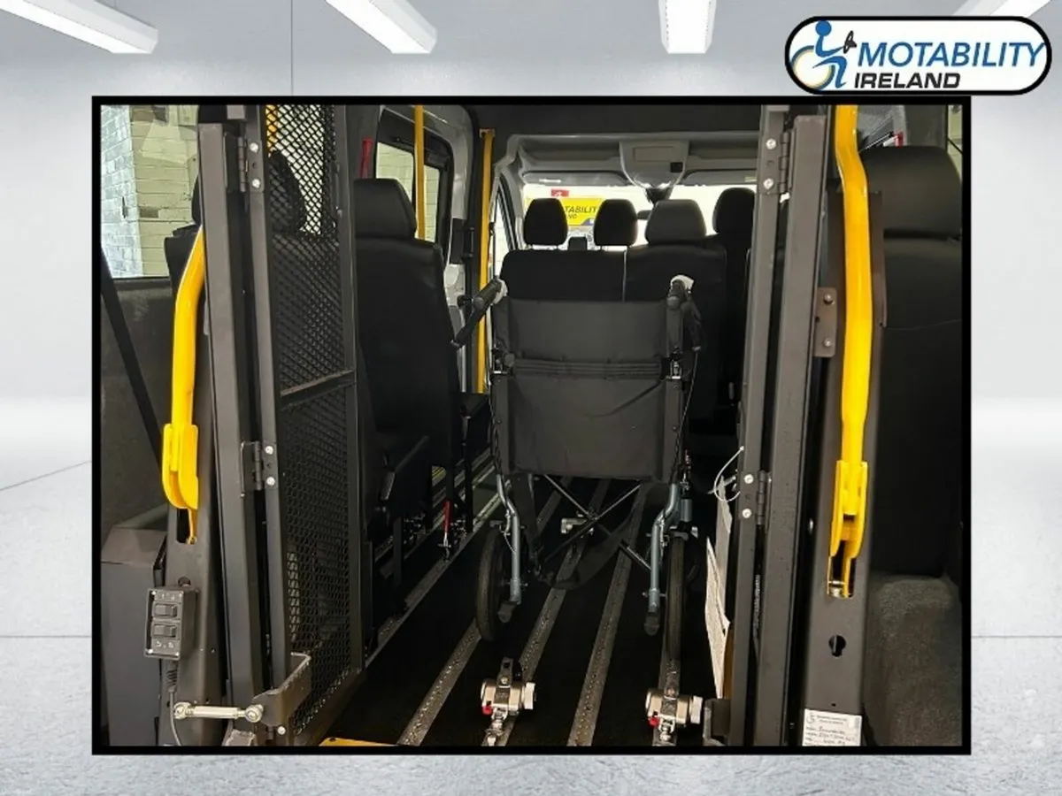 Maxus DELIVER 9 Wheelchair Accessible MiniBus - Image 6