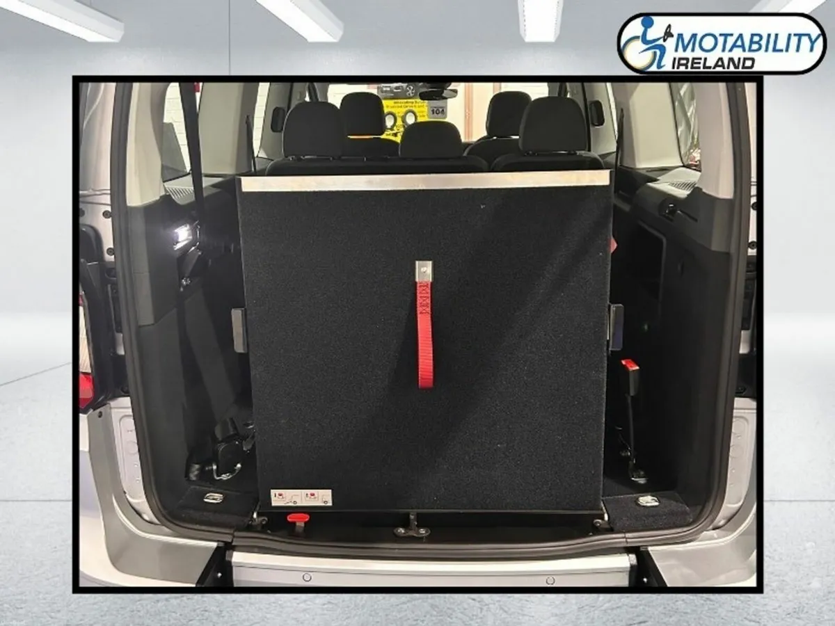 Volkswagen Caddy Maxi Life Wheelchair Accessible - Image 6