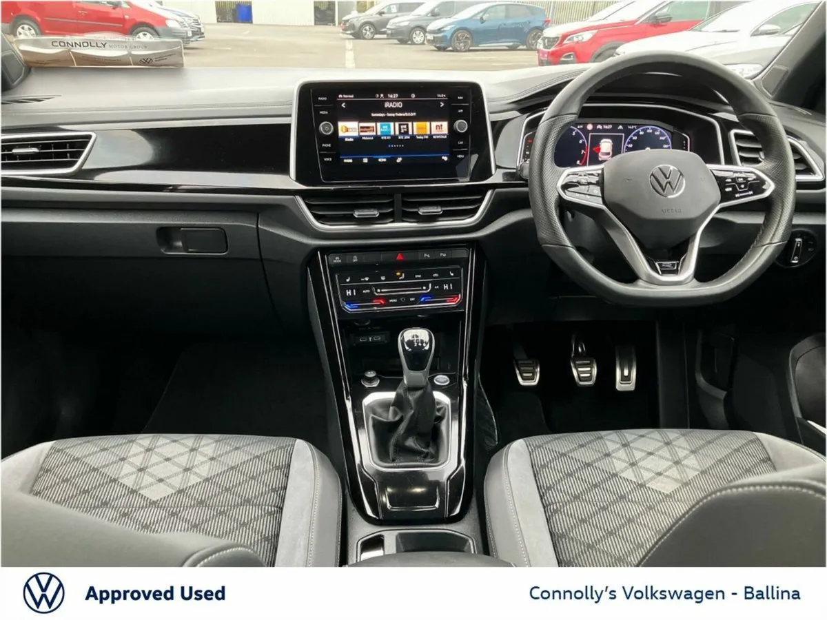 Volkswagen T-Roc 1.0 TSI 110HP R-Line *PAN ROOF** - Image 3