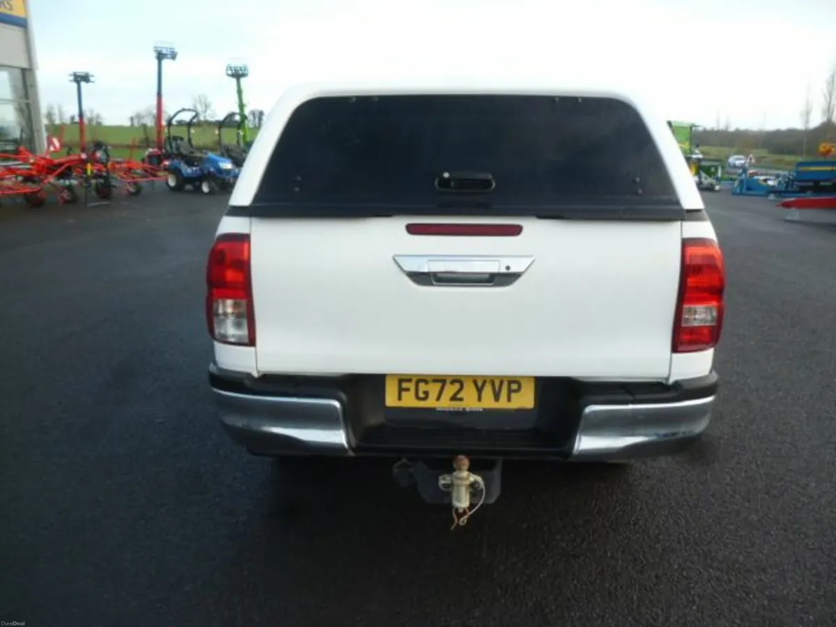 Toyota Hilux Crew Cab, 6 speed, 2023 - Image 2