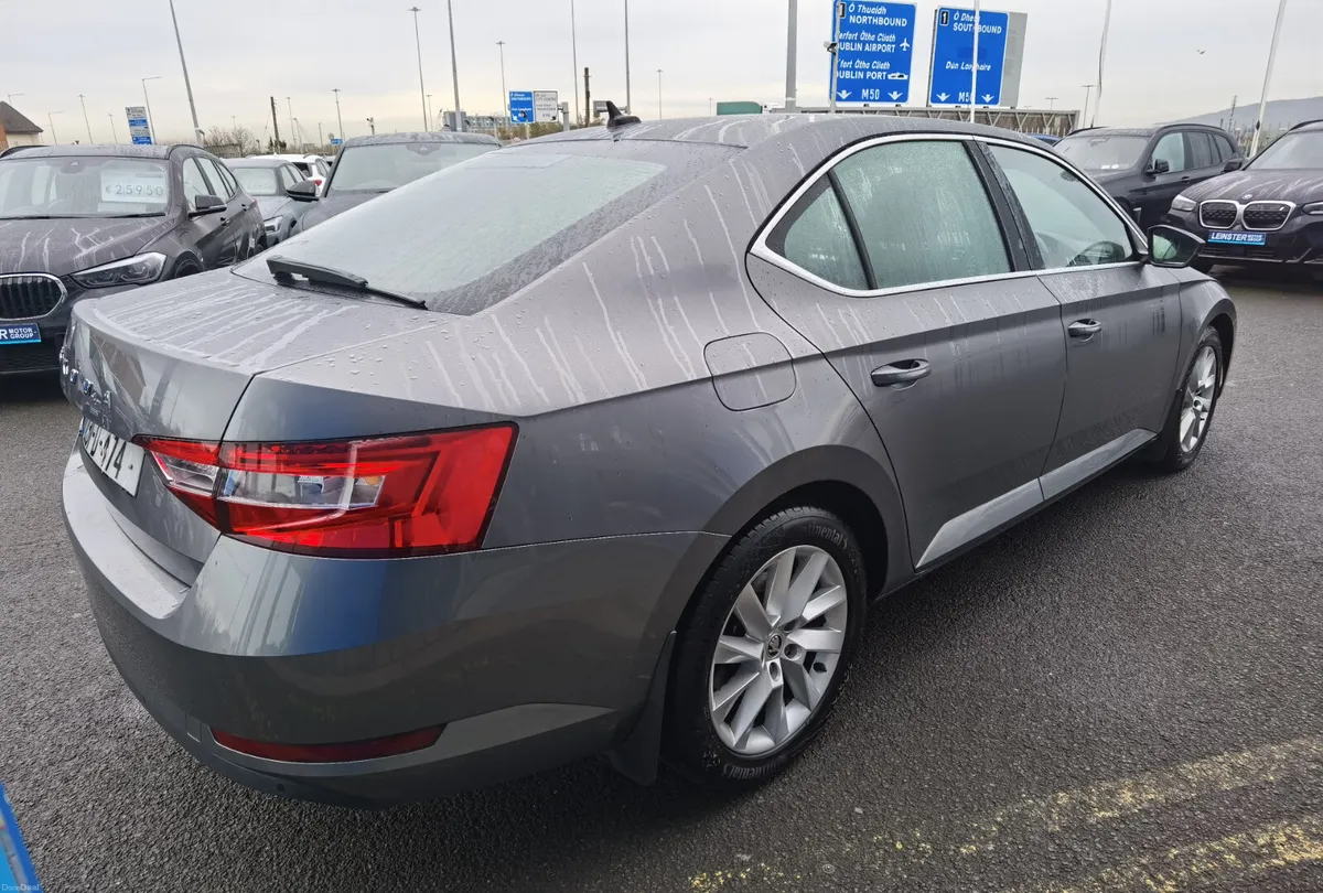 SKODA SUPERB 2.0TDI AMBITION AUTOMATIC 150BHP - Image 5