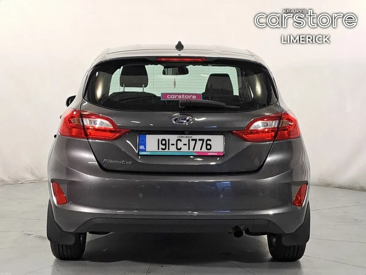 Ford Fiesta 1.1L 85 PS Titanium ** HEATED SEATS & - Image 4