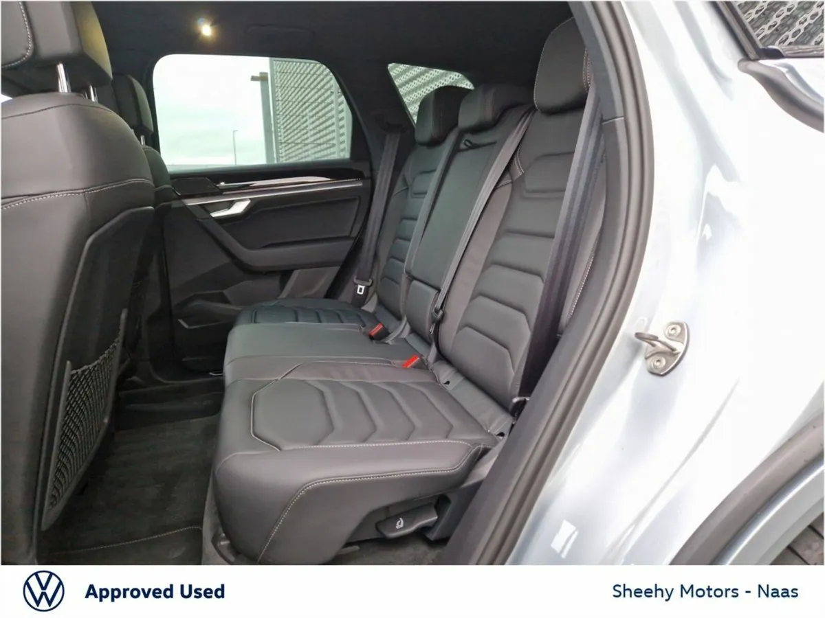 Volkswagen Touareg R Line 3.0TDI 4Motion DSG, 22" - Image 6
