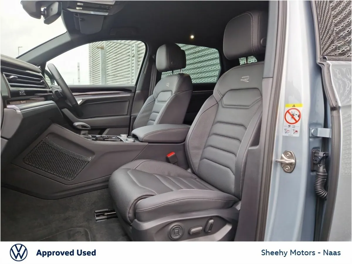 Volkswagen Touareg R Line 3.0TDI 4Motion DSG, 22" - Image 4