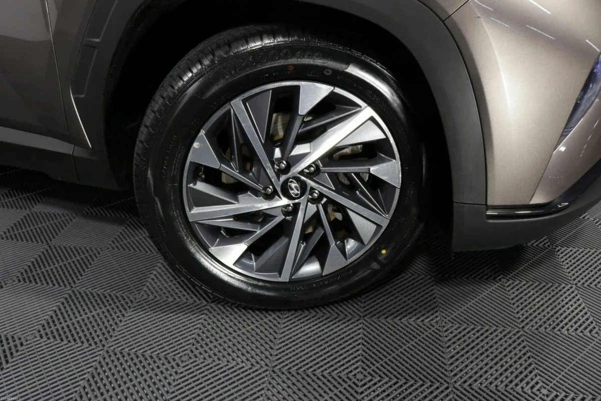 Hyundai Tucson DIESEL 1.6L EXECUTIVE PLUS SUV - Image 4