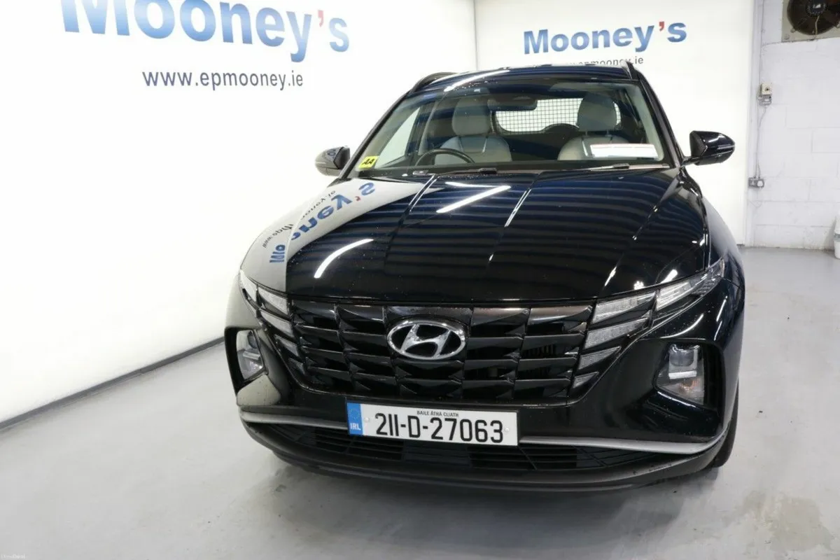 Hyundai Tucson COMMERCIAL EXECUTIVE 1.6L DIESEL SU - Image 2