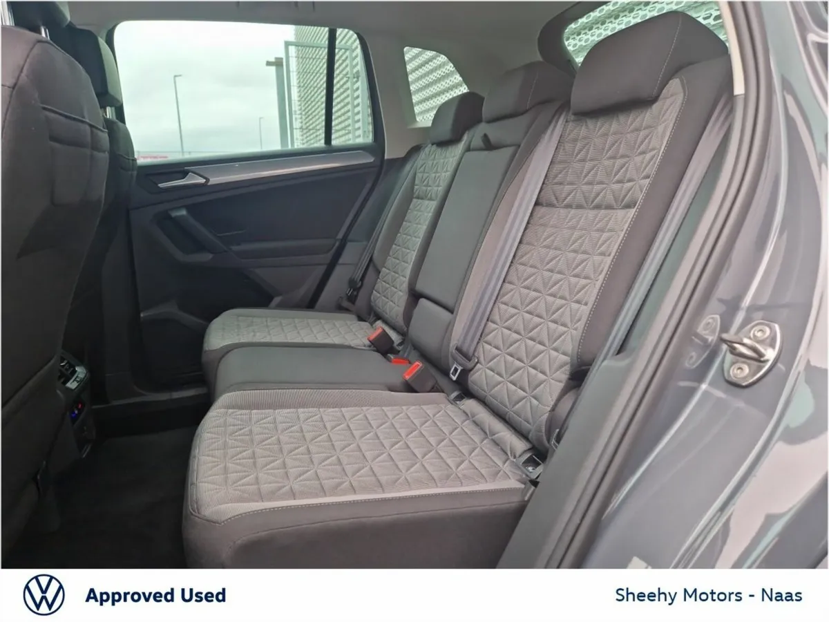 Volkswagen Tiguan Life 1.4TSI PHEV DSG, Rear Camer - Image 6