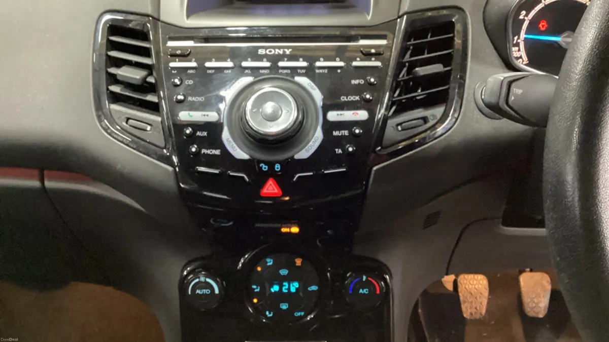 2015 Ford Fiesta TITANIUM 1.0 Petrol - Image 2