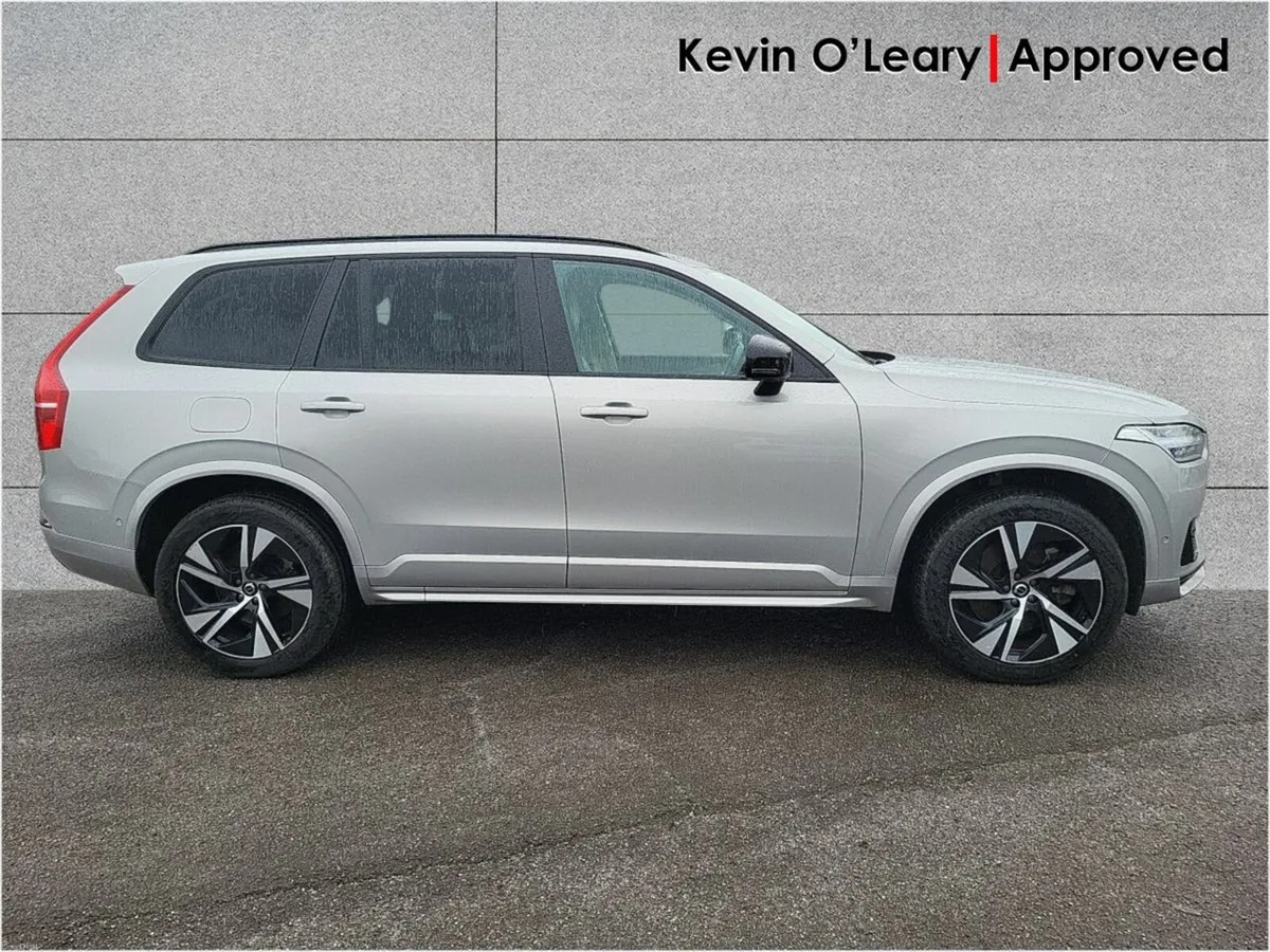 Volvo XC90 T8 PHEV Plus (Dark Theme) AWD - Image 6