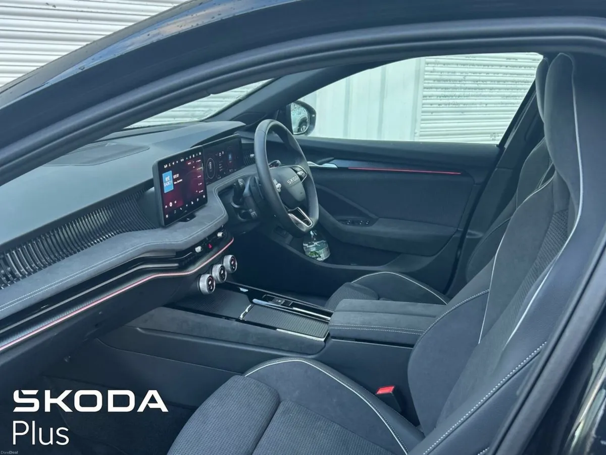 Skoda Superb ESTATE SPORTLINE 2.0 TDI 150 BHP AUTO - Image 4