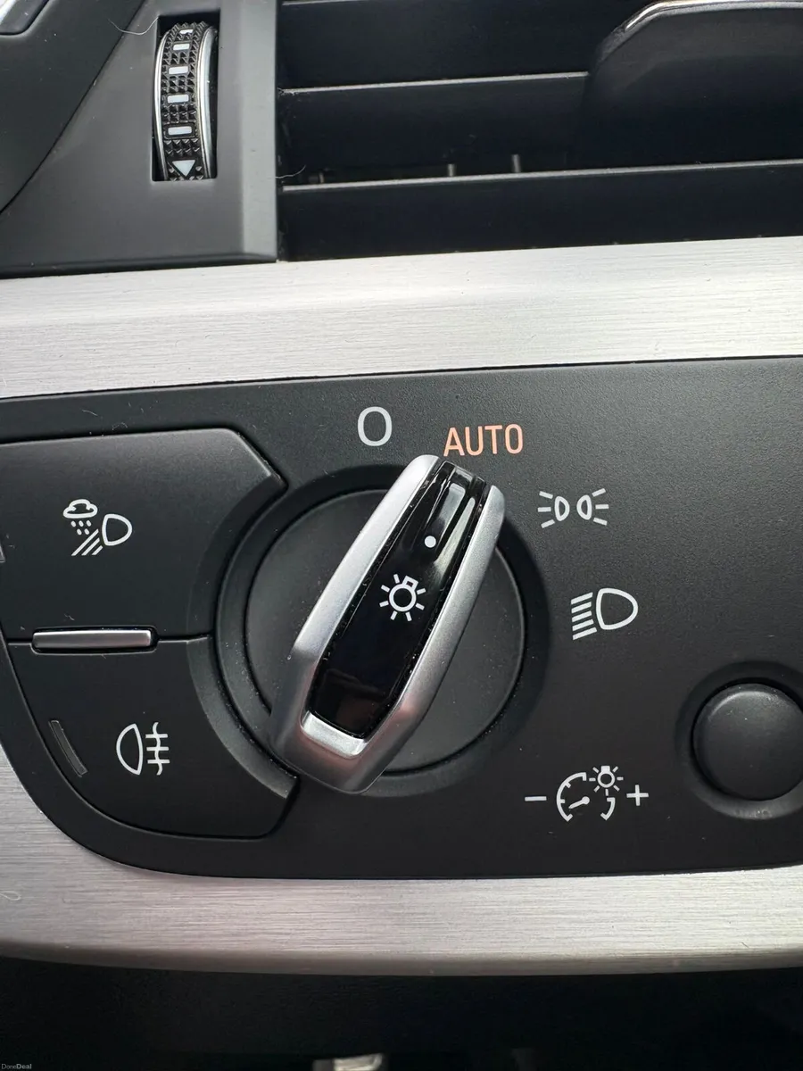 SIGNATURE MODEL LOW MILEAGE - Image 3