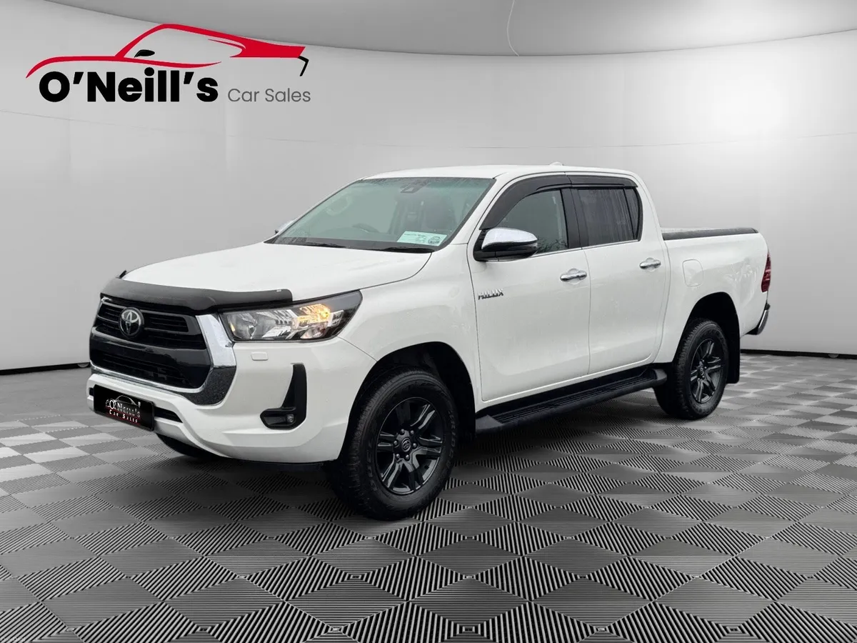 Toyota Hilux 2023 *NO VAT* 2.4 SR5 DOUBLE CAB #307 - Image 5