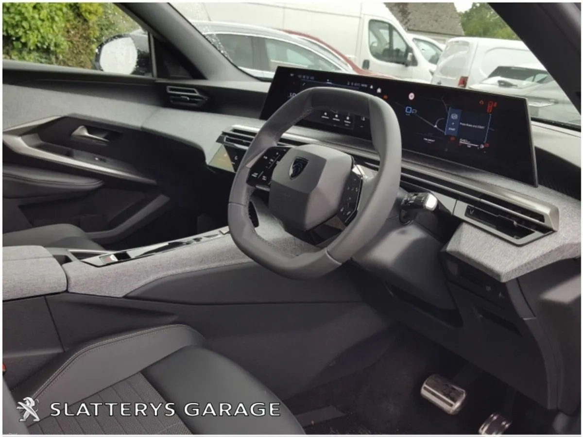 Peugeot 3008 1.2 MHEV PureTech 136bhp Allure - Image 4