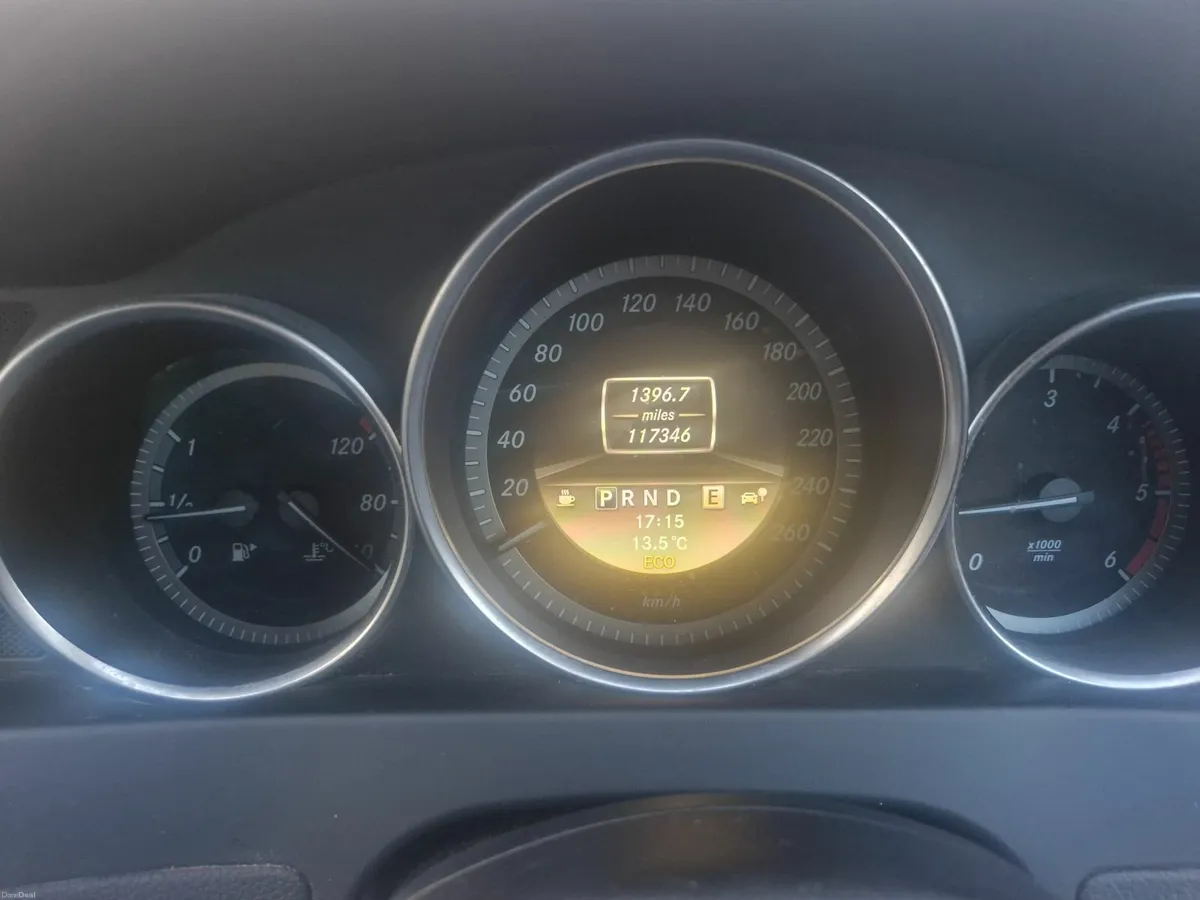 Mercedes-Benz C-Class 2011 - Image 3