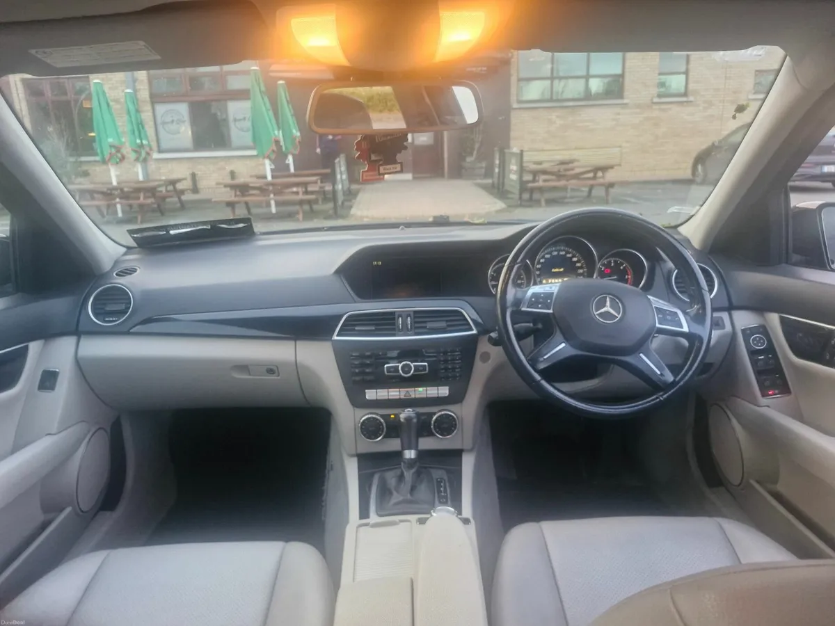 Mercedes-Benz C-Class 2011 - Image 4