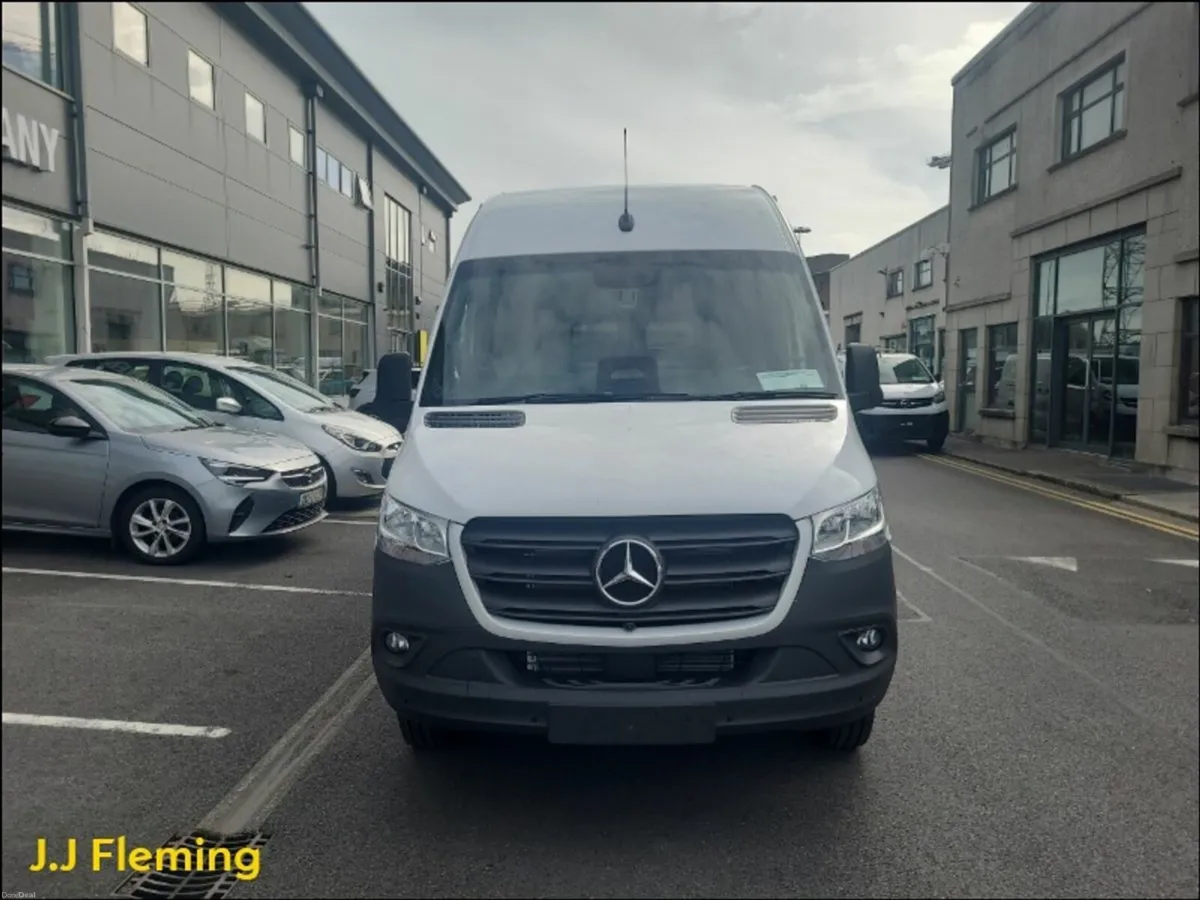 Mercedes-Benz Sprinter 19 Seater Bus Automatic 519 - Image 3