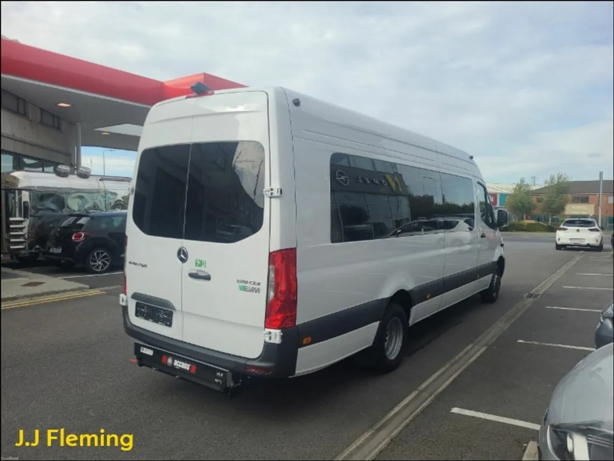 Mercedes-Benz Sprinter 19 Seater Bus Automatic 519 - Image 4