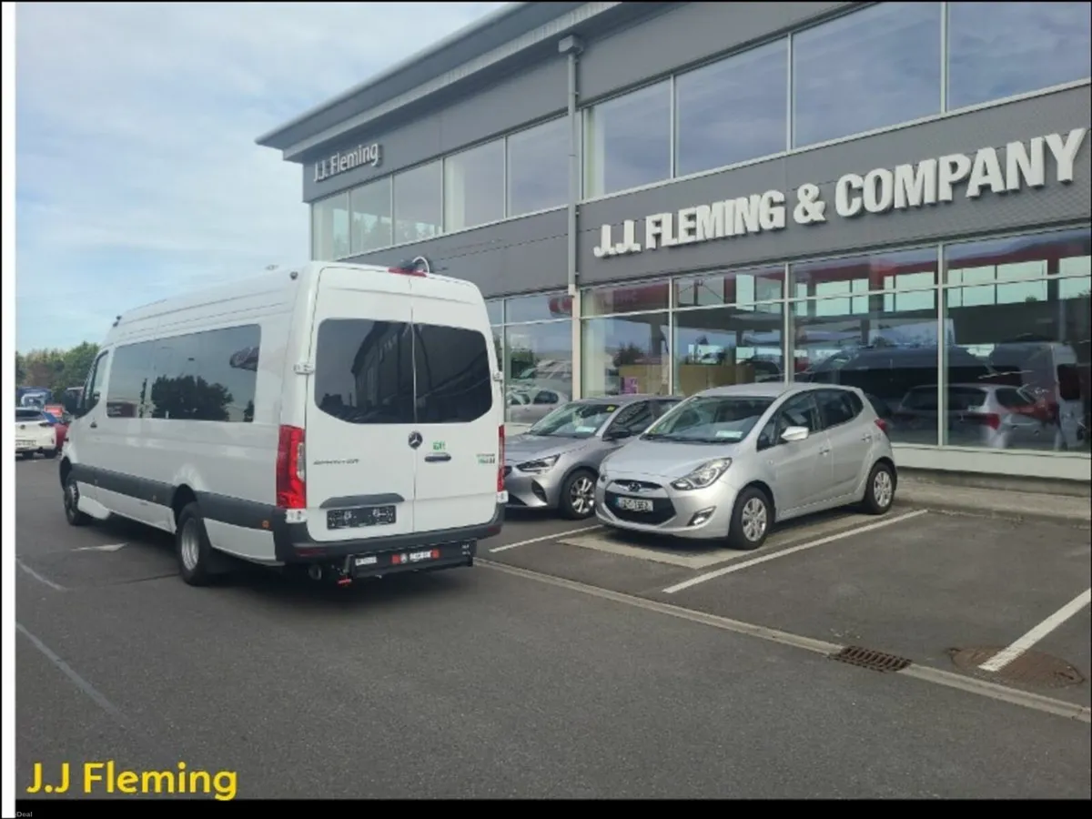 Mercedes-Benz Sprinter 19 Seater Bus Automatic 519 - Image 6