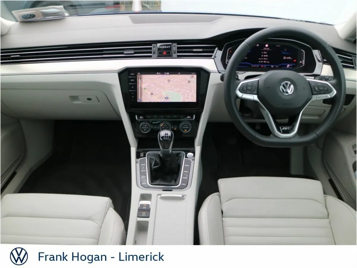 Volkswagen Passat 2.0 TDI 150HP R-Line + Sunroof + - Image 2