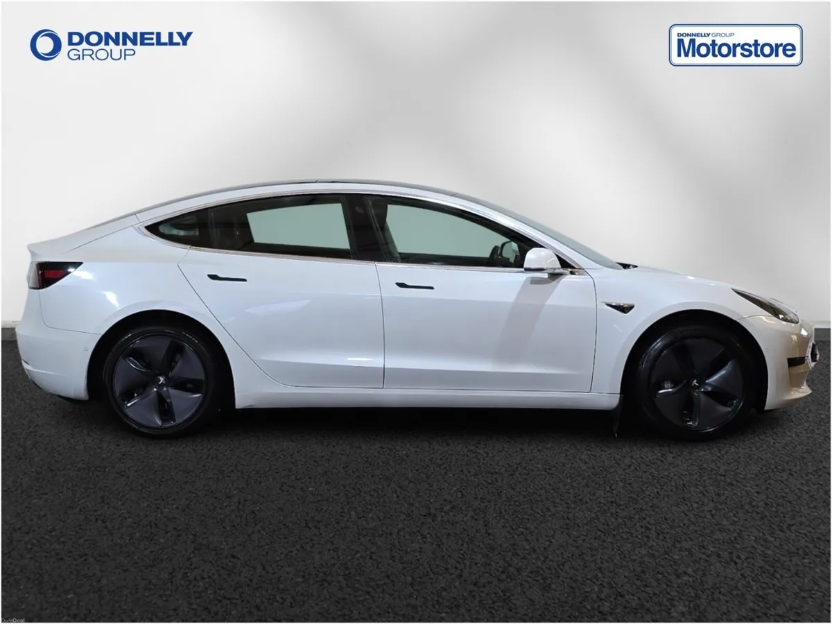 Tesla Model 3 Saloon Standard Plus - Image 3