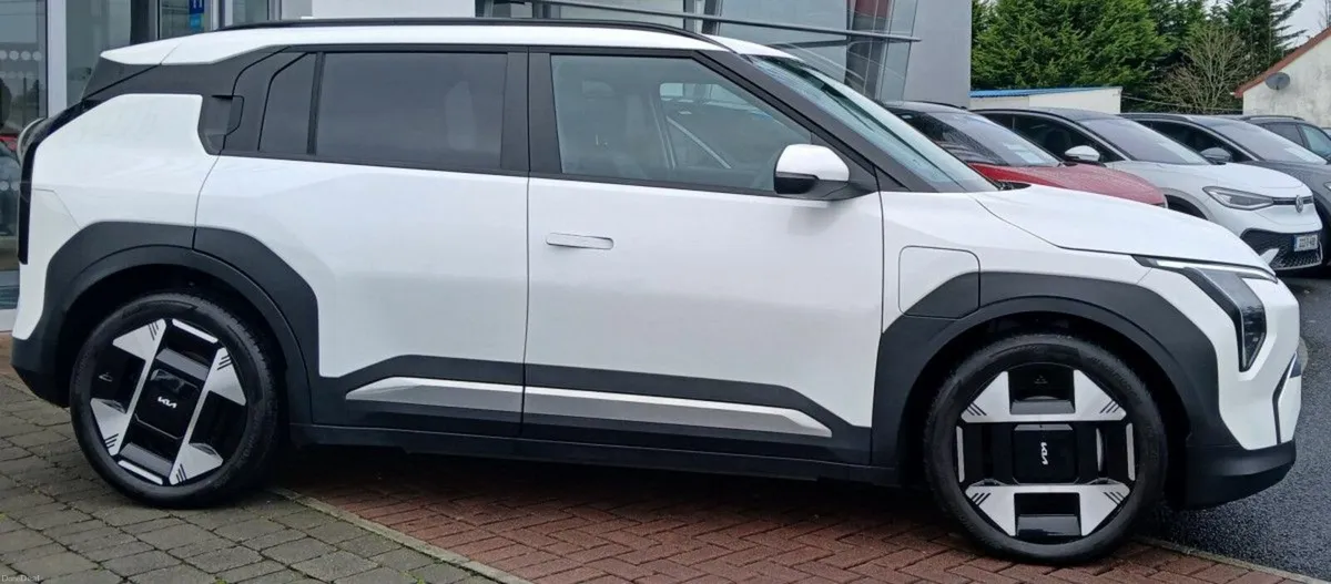 Kia EV3 EV3 Earth 3 - Long Range **AUTOMATIC, REAR - Image 2