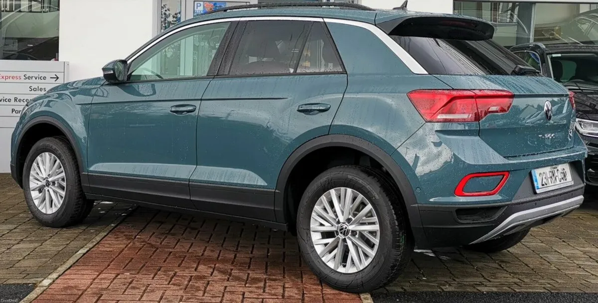 Volkswagen T-Roc Life 1.0 TSI 110HP **REAR VIEW CA - Image 4