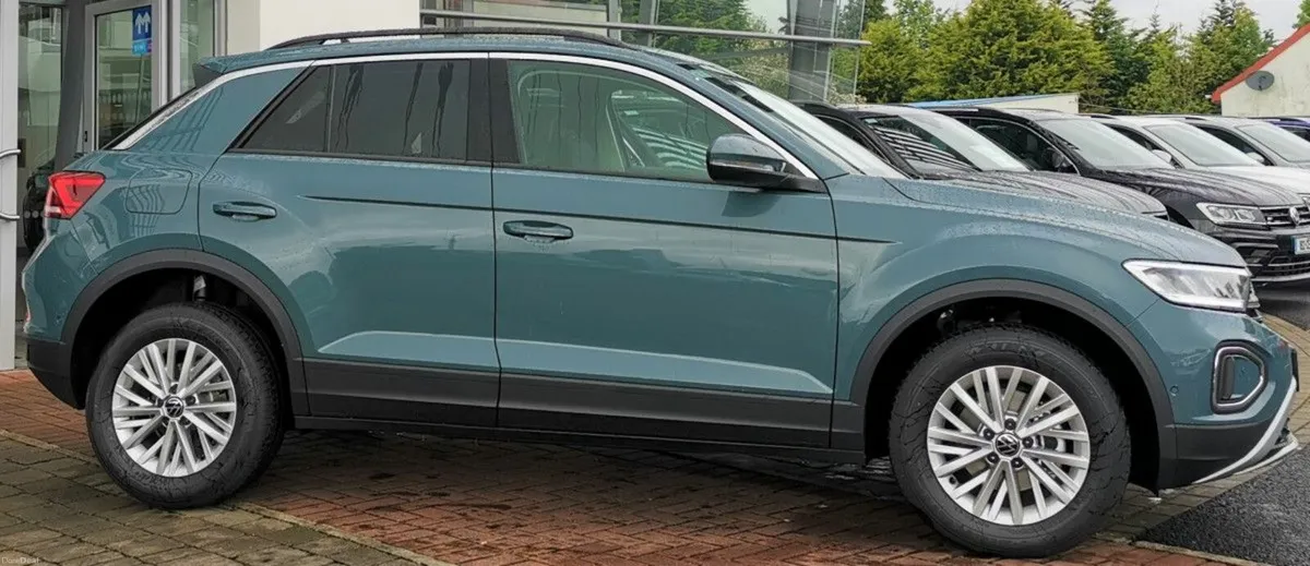 Volkswagen T-Roc Life 1.0 TSI 110HP **REAR VIEW CA - Image 2