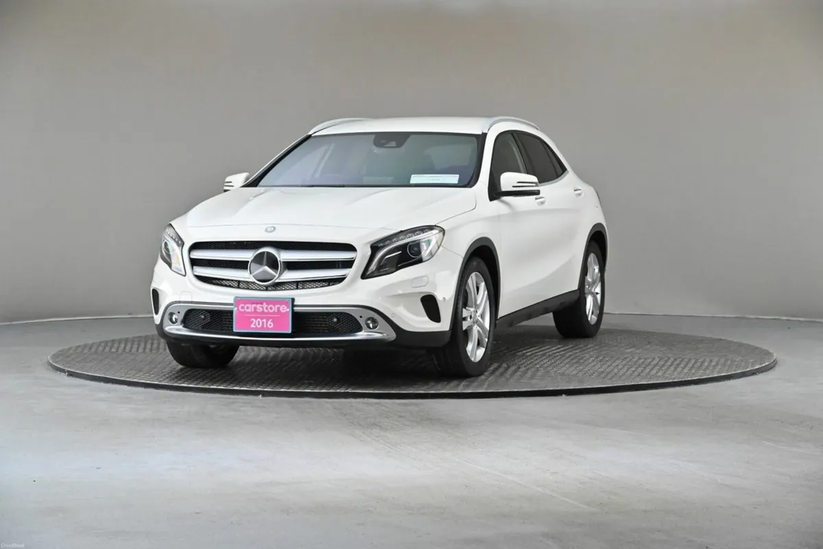Mercedes-Benz GLA GLA 180 **HALF LEATHER**REVERSE - Image 3