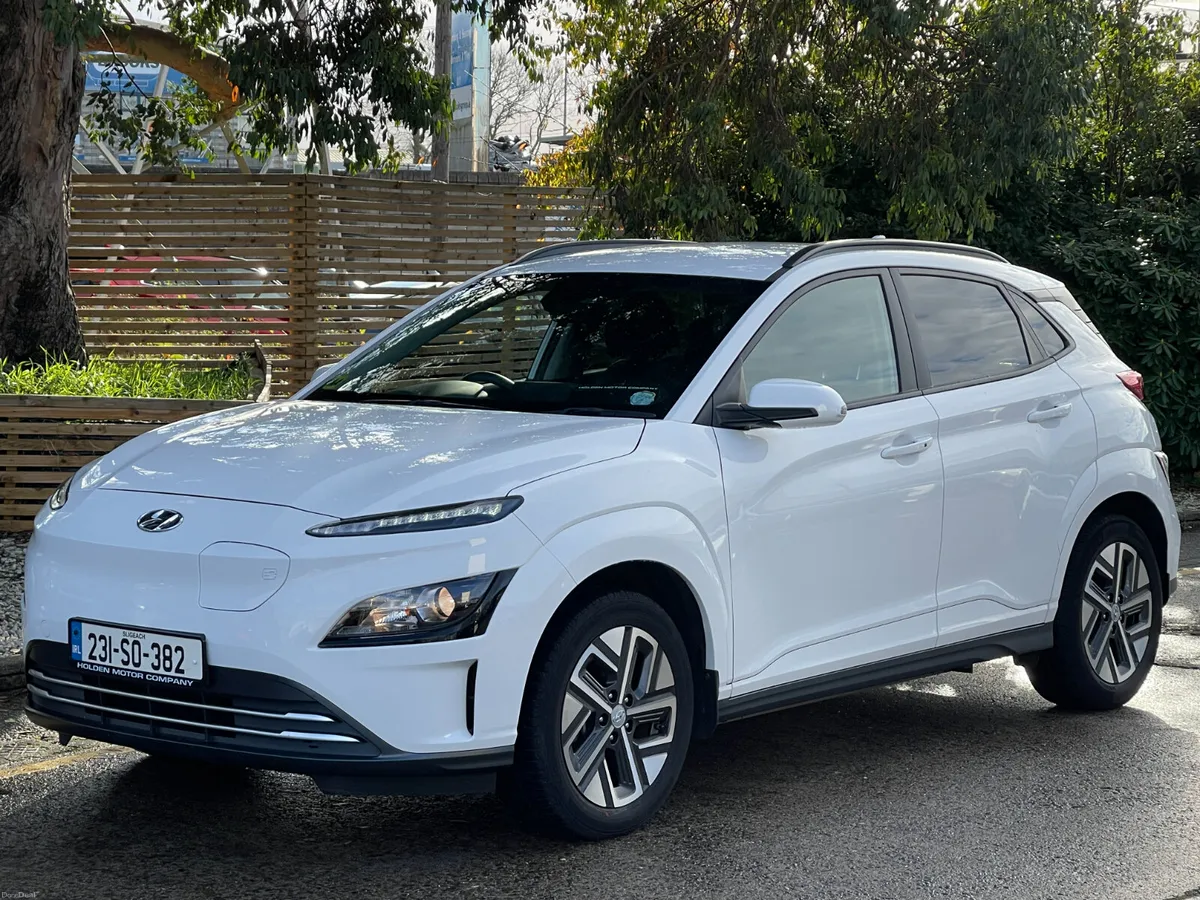 2023 Hyundai KONA..LOW MILES..2 KEYS.. - Image 2
