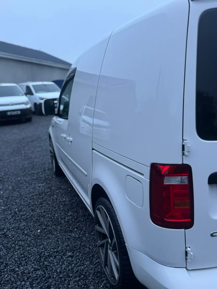 2017 Volkswagen Caddy - Image 3
