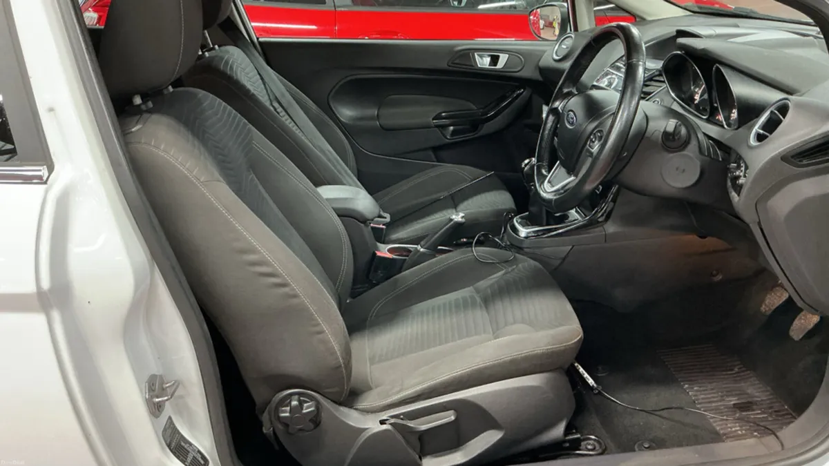 2015 Ford Fiesta TITANIUM 1.0 Petrol - Image 3