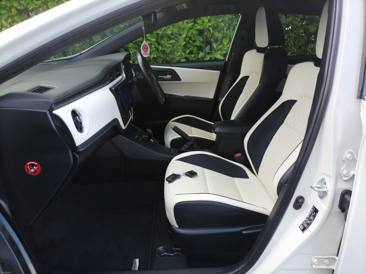 TOP SPEC TOYOTA AURIS 1.8 PETROL HYBRID, 2016 - Image 4