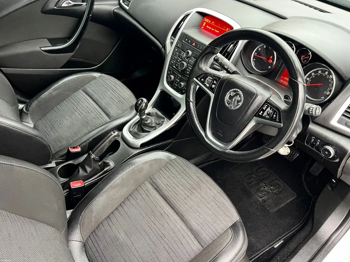 Opel Astra 2015 1.4 Petrol new nct 6/26 tax 7/26 - Image 3