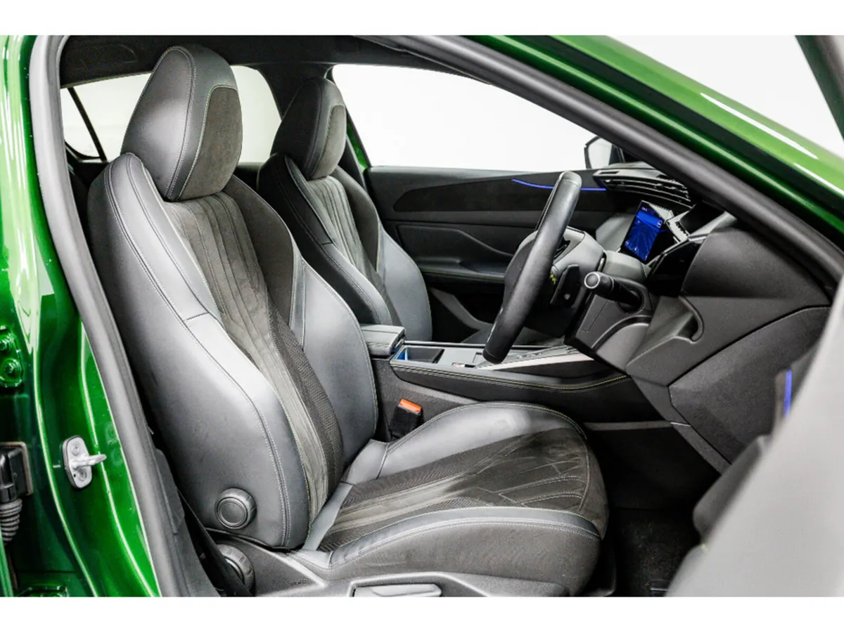 Peugeot 308 GT PHEV Auto 180HP - Image 3