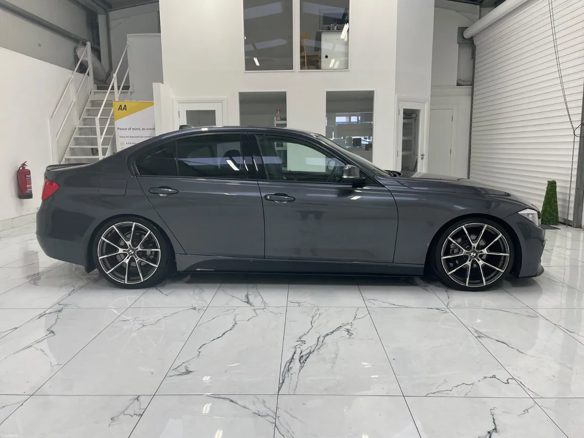 BMW 3-Series 2014 - Image 2