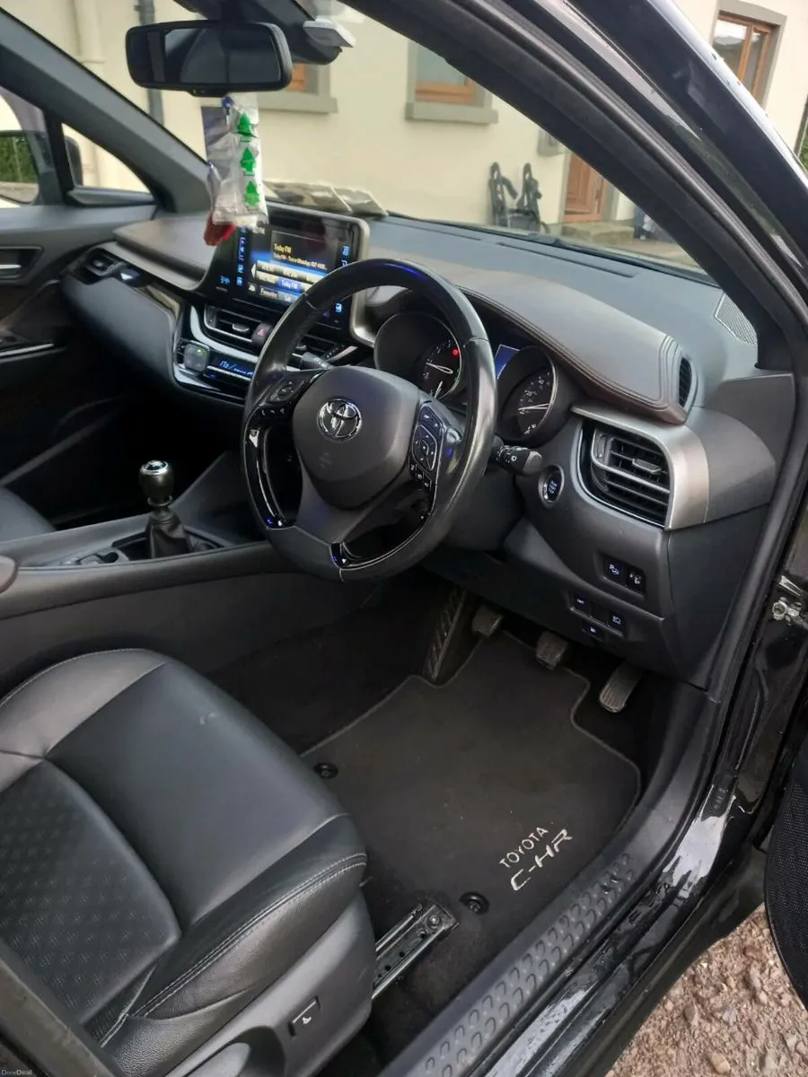 Toyota C-HR 2019 - Image 2