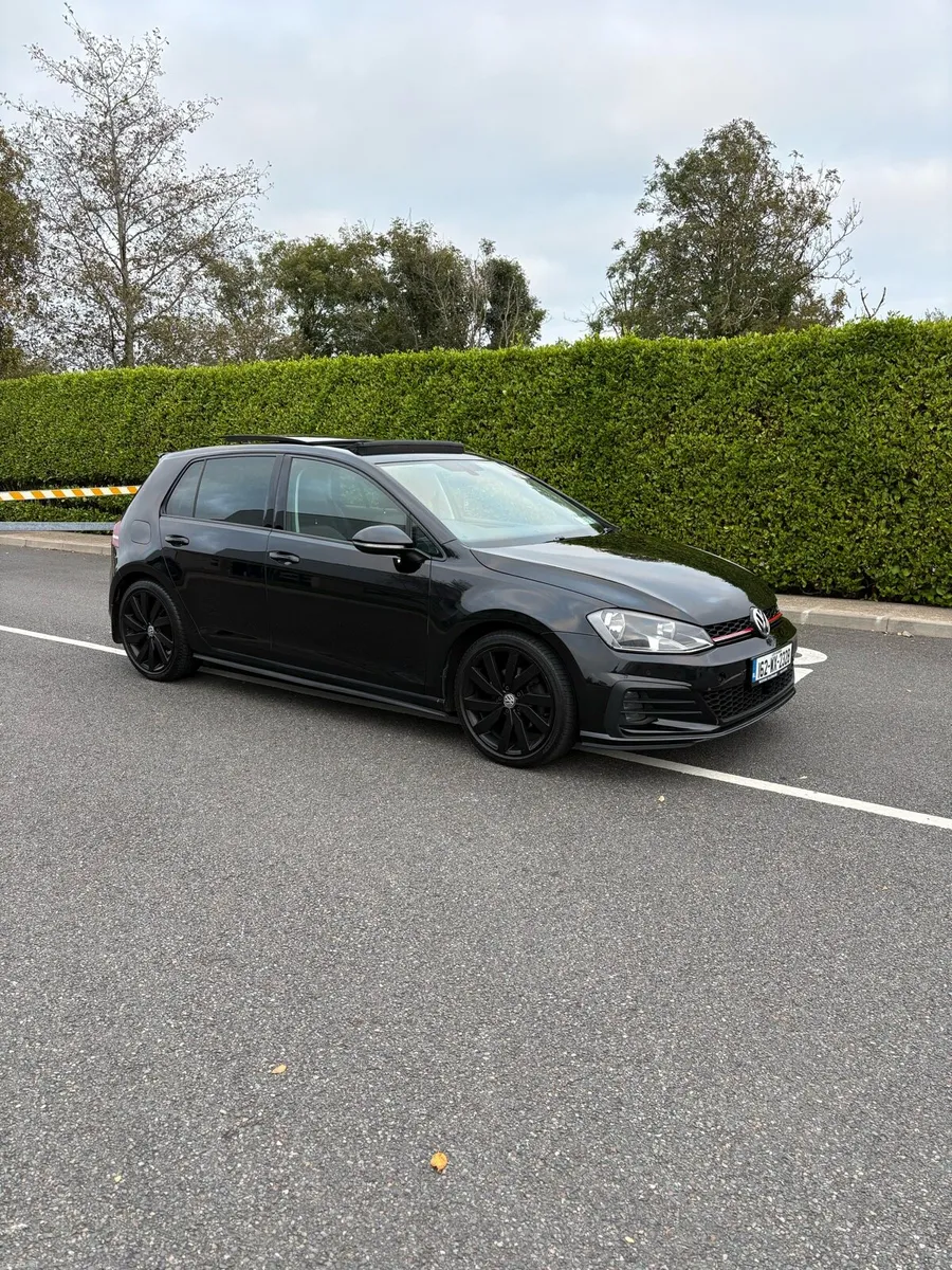 2016 Golf panoramic sunroof - Image 1