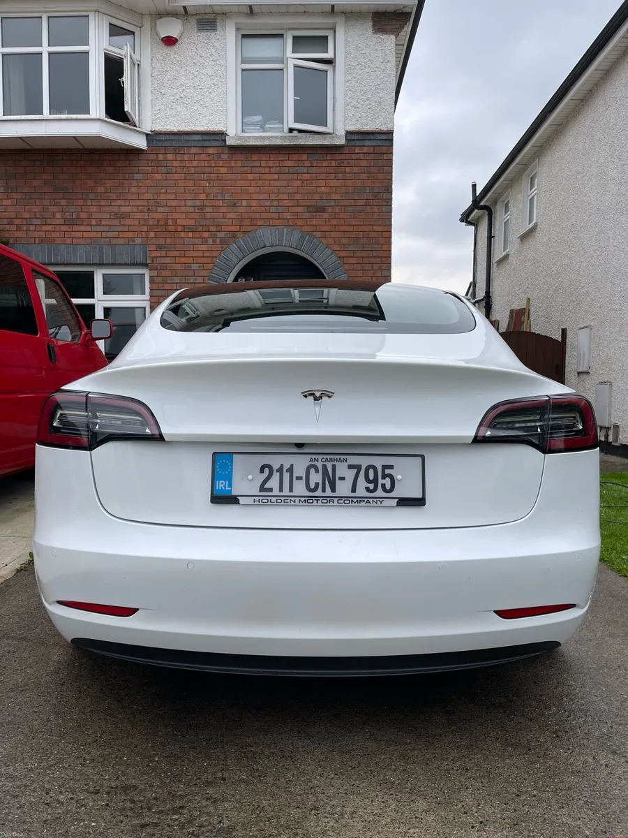 Tesla Model 3 Dual Motor Long Range AWD - Image 4