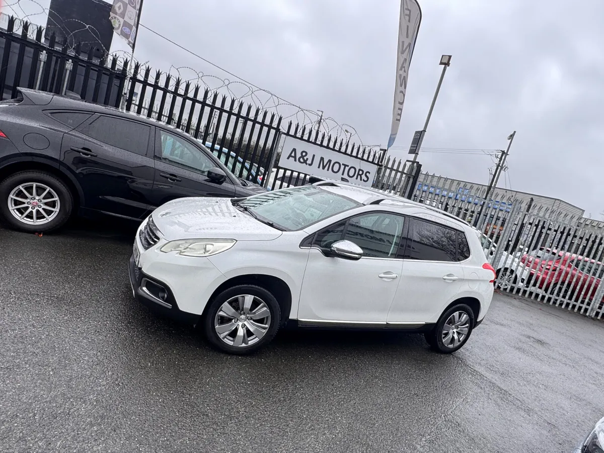 15 PEUGEOT 2008 1.2 AUTOMATIC - Image 3