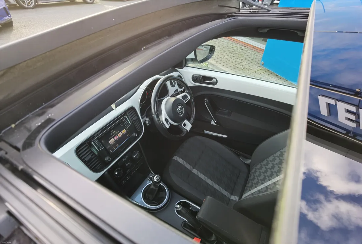 VOLKSWAGEN BEETLE 1.2TSI DESIGN **SUNROOF** PETROL - Image 2